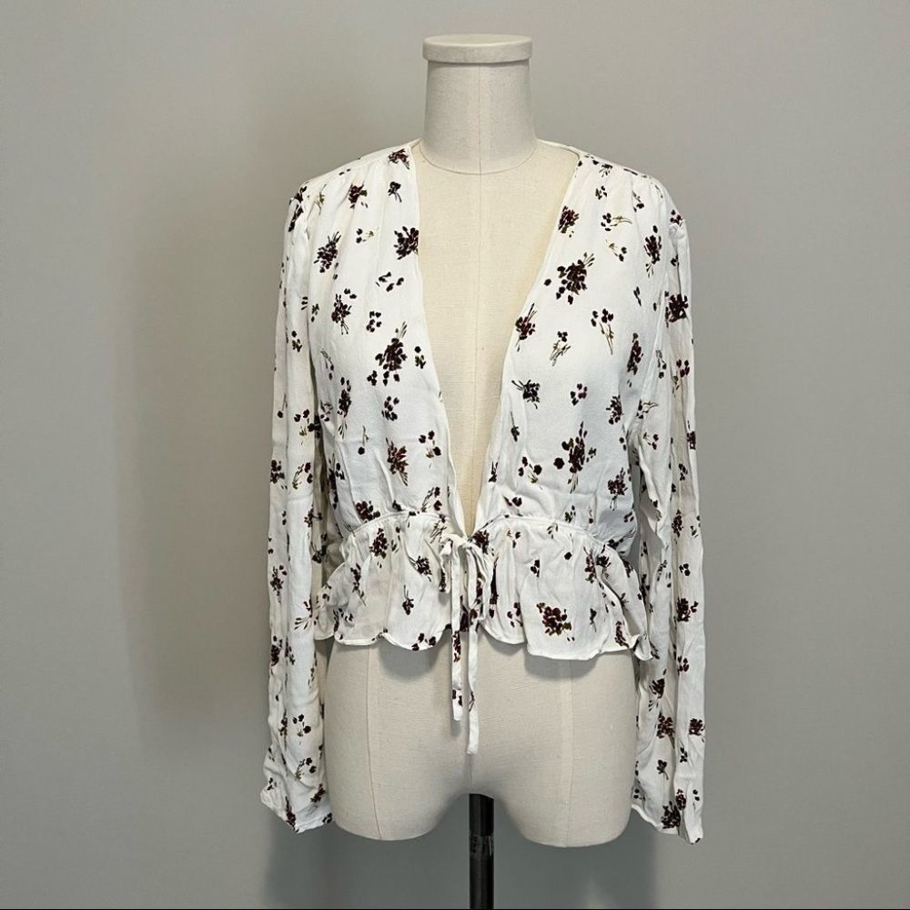 Aritzia Sunday Best New Cropped Tie Front Blouse Floral - Picture 6 of 16